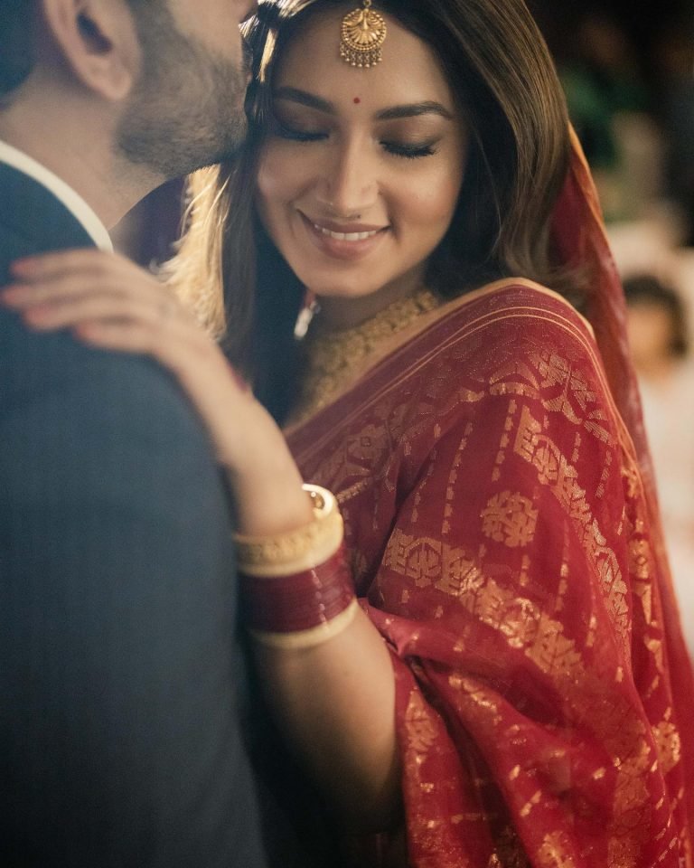 সাড়ে আট বছরের প্রেম শেষে বিয়ের ঘোষণা ফারিণের