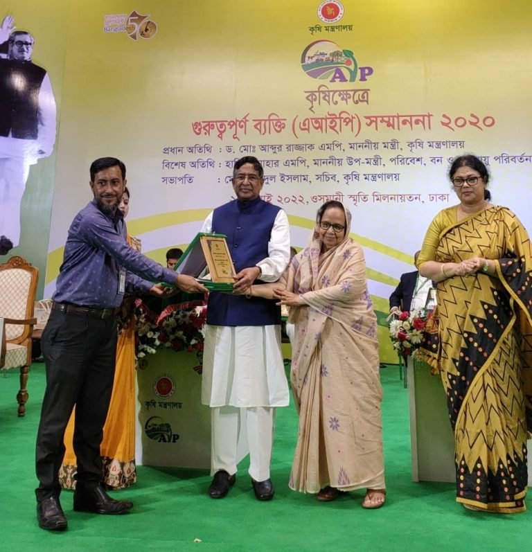 কেঁচো চাষে ভাগ্য ফিরেছে পিরোজপুরের বদরুল হায়দার বেপারির, পেয়েছেন কৃষি ক্ষেত্রে রাষ্ট্রের বিশেষ সম্মাননা