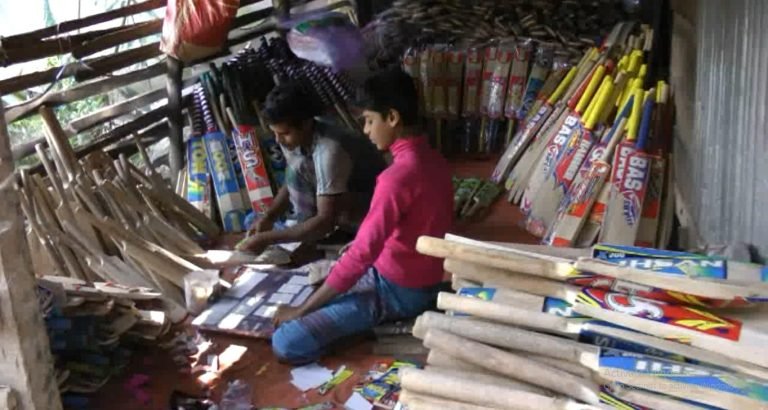 ক্রিকেট ব্যাট তৈরীর গ্রাম পিরোজপুরের ‘বিন্না’: হাজারো নারী-পুরুষের কর্মসংস্থানের সুযোগ