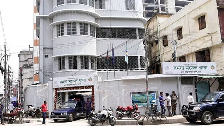 রাস্তা থেকে তুলে নিয়ে এনবিআরের নারী কর্মকর্তাকে নির্যাতন