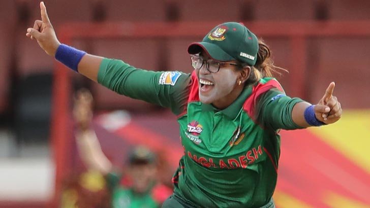 ক্রিকেট ছাড়ার ইঙ্গিত রুমানার!