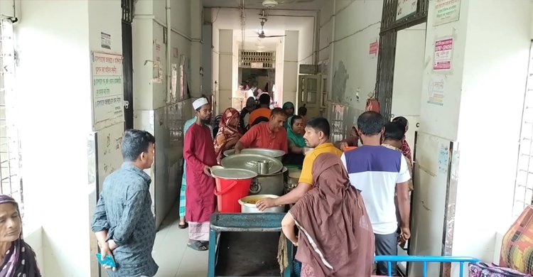পটুয়াখালী মেডিকেল কলেজ হাসপাতাল খাবার জোটে না অর্ধেক রোগীর ভাগ্যে