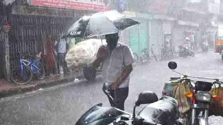 পটুয়াখালীতে অস্বাভাবিক জোয়ার, সাগর-নদী উত্তাল 