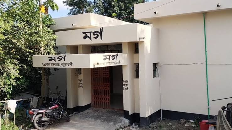 দাফনের ৩৫ দিন পর গলাচিপায় নারীর লাশ উত্তোলন