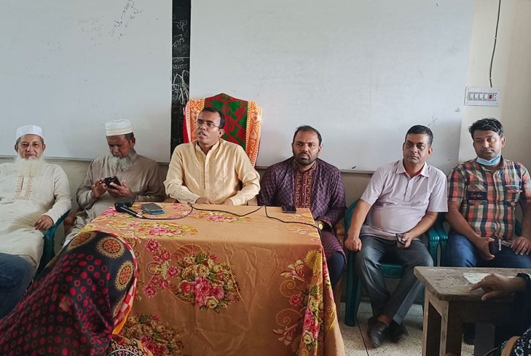 বাউফলের ইউএনওর সাথে শিক্ষার্থীদের মতবিনিময়