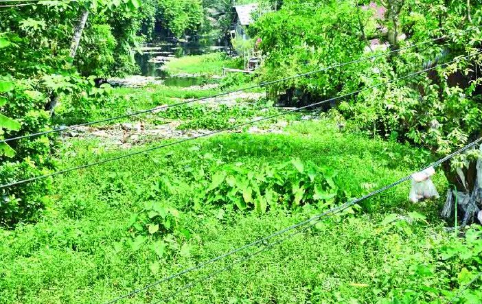 বরিশাল নগরীর খালগুলো যেন ভাগাড় খানা, পরিকল্পিতভাবে  প্রভাবশালীদের দখলে