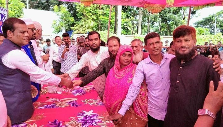 পটুয়াখালীতে আনুষ্ঠানিক ভাবে বিএনপির চার নেতাকর্মী আওয়ামীলীগে যোগদান