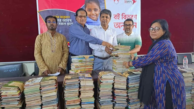 পটুয়াখালীর ১০টি শিক্ষাপ্রতিষ্ঠান ও পাঠাগারে বই উপহার