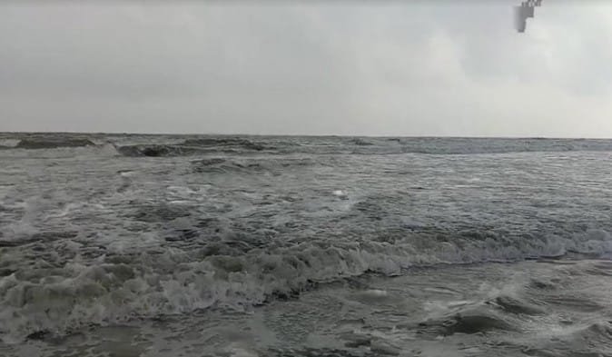 বঙ্গোপসাগরে লঘুচাপ, বন্দরে ৩ নম্বর সতর্ক সংকেত