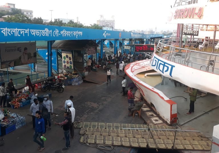 ঢাকা-বরিশাল নৌরুটে রোটেশন  যাত্রীদের ভোগান্তি