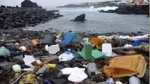 পটুয়াখালীর সাগর তীরে অপচনশীল বর্জ্য