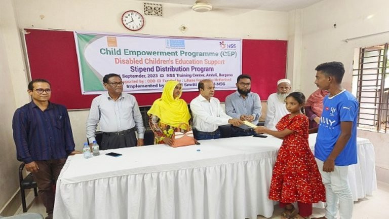 আমতলীতে প্রতিবন্ধীরা পেল উপবৃত্তির টাকা