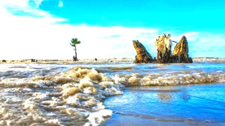 তিন নদীর মোহনার রূপে মুগ্ধ হচ্ছে পর্যটক