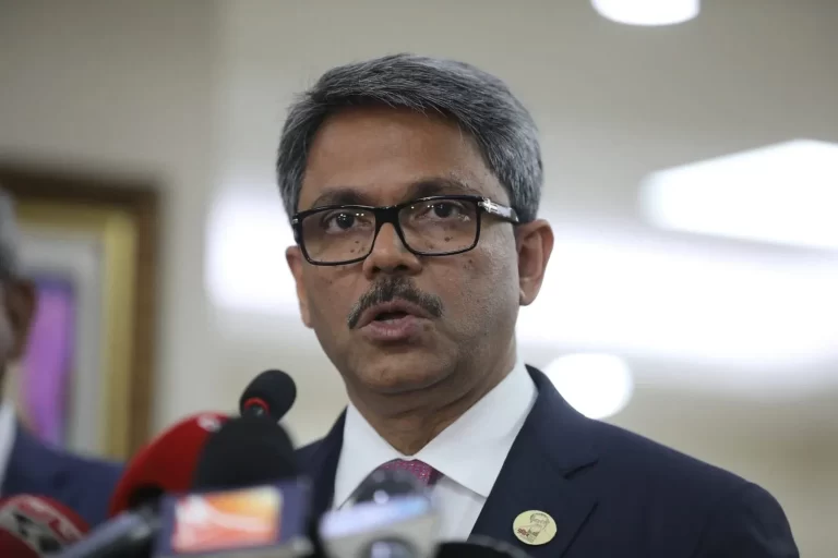 সরকার মার্কিন ভিসা বিধিনিষেধ আরোপ নিয়ে চিন্তিত নয় : শাহরিয়ার আলম