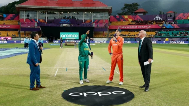 নেদারল্যান্ডস এর বিরুদ্ধে টস জিতে বোলিংয়ে দক্ষিণ আফ্রিকা