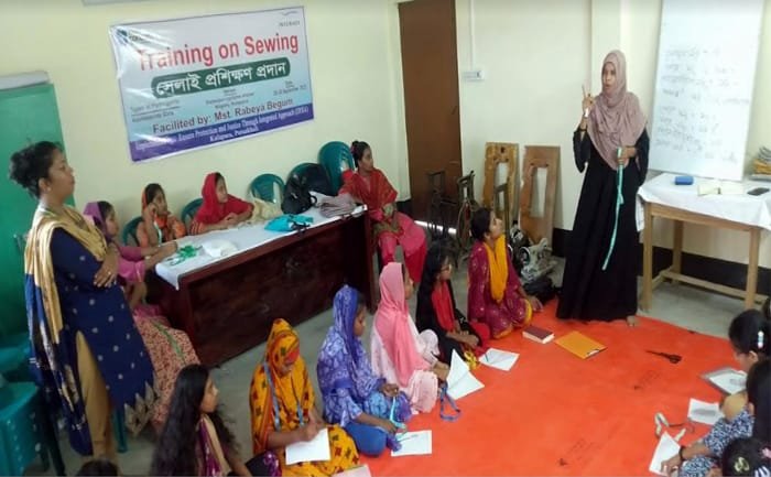 কলাপাড়ায় গ্রামীন কিশোরীদের সেলাই প্রশিক্ষণ
