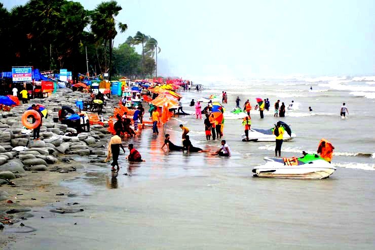 ঘূর্ণিঝড়ের আভাসে কুয়াকাটায় ছাপ পড়েনি পর্যটকদের মধ্যে   