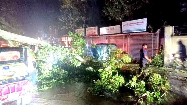 ঘূর্ণিঝড় ‌‘হামুন’র তাণ্ডব, কক্সবাজারে ৩ জনের মৃত্যু
