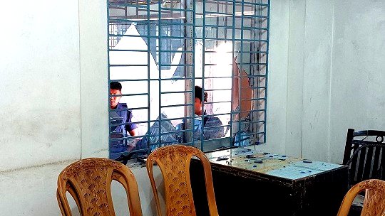 ঝালকাঠিতে বিএনপি নেতার চেম্বারে হামলা