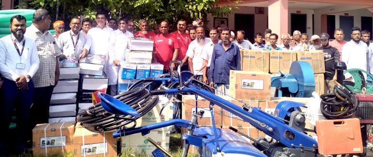 বরিশালে কৃষি উপকরণ বিতরণ