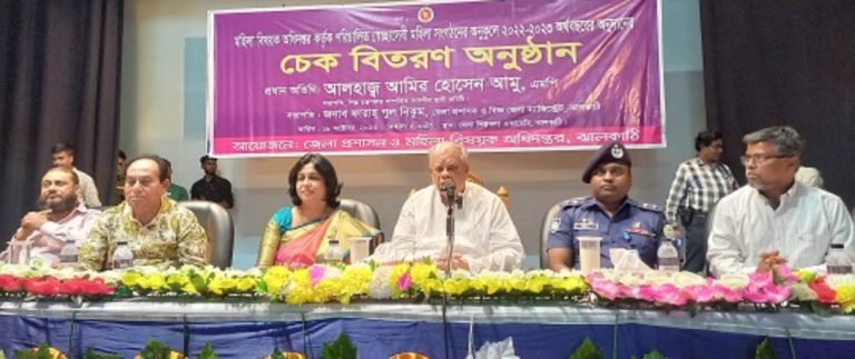 নৌকার ভোট দেওয়ার প্রতিশ্রুতি নিলেন আমির হোসেন আমু