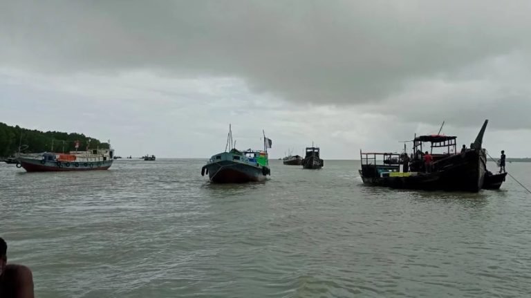 বিপৎসীমার ওপরে দক্ষিণের ৮ নদীর পানি