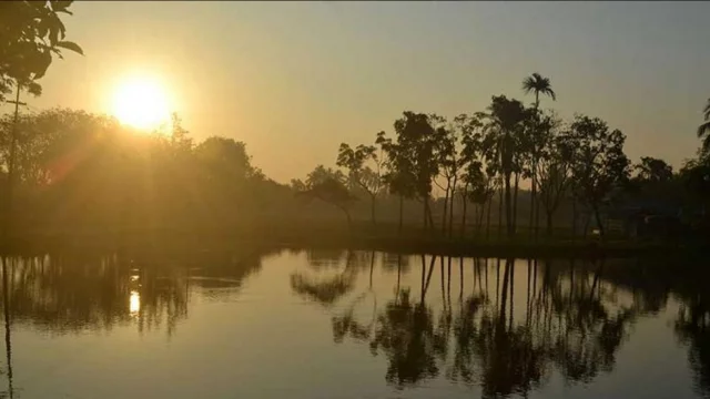 হেমন্ত এলো ধূসর বিবর্ণে, হিমেল হাওয়ায়