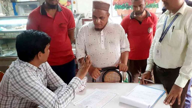 সাত ব্যবসায়ীকে ৩০ হাজার টাকা জরিমানা