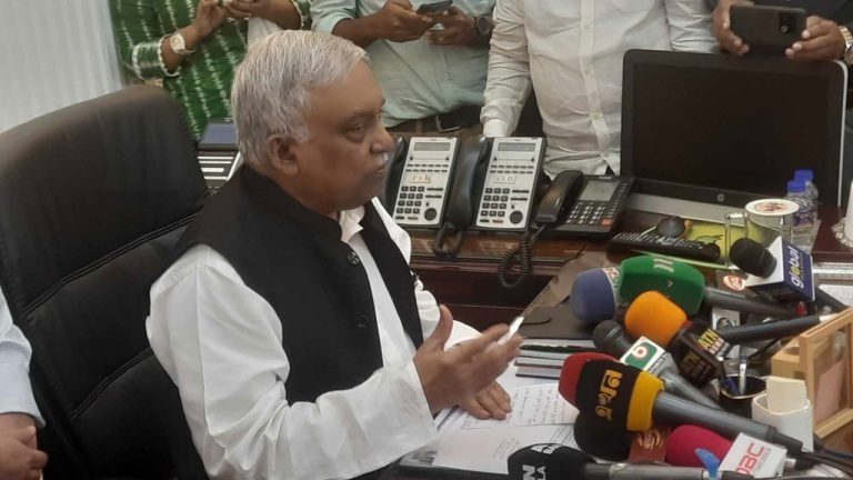 আহত হলো পুলিশ, হরতাল ডাকে বিএনপি : স্বরাষ্ট্রমন্ত্রী