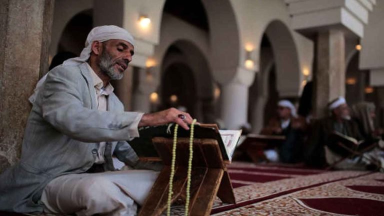 রাতে পড়ার জন্য ফজিলতপূর্ণ কিছু আয়াত