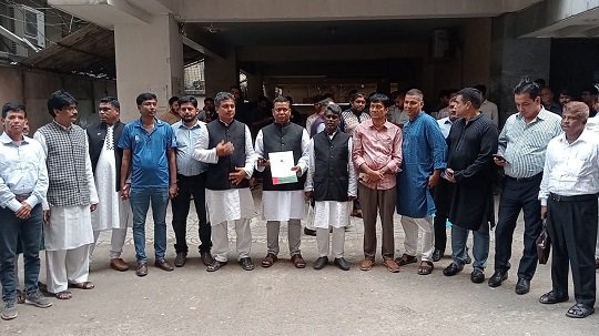 বরিশাল-৩ আসনে নৌকার মনোনয়ন ফরম জমা দিলেন আতিকুর রহমান