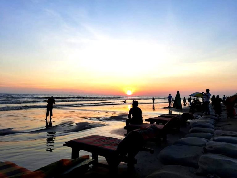 অবরোধে পর্যটক শূন্য কুয়াকাটা