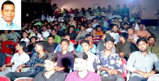সাতশ’ নেতাকর্মী নিয়ে সিনেমা হলে আতিক