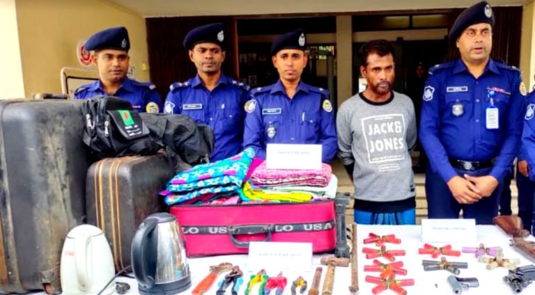 চুরি যাওয়া ৪২ রাউন্ড গুলিসহ দুটি আগ্নেয়াস্ত্র উদ্ধার