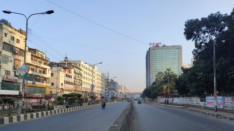 বিএনপি-জামায়াতের ৪৮ ঘণ্টার অবরোধ শুরু