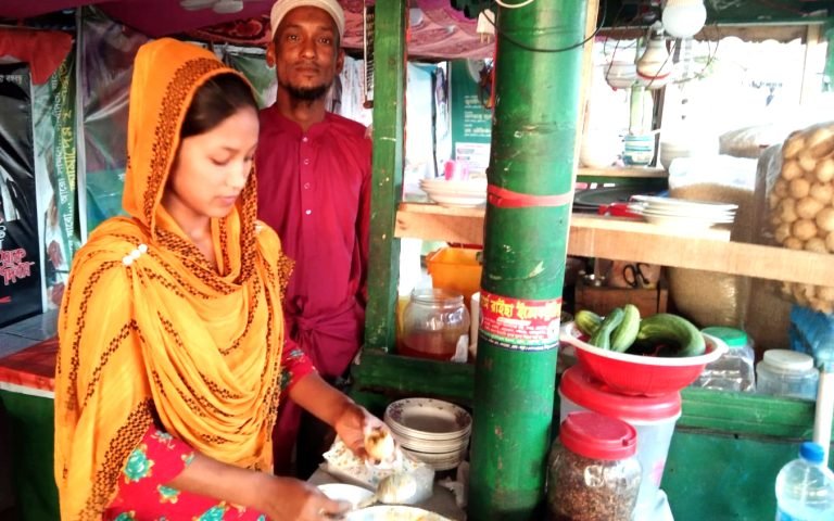 ভোলার স্কুলছাত্রী তানজিলার কাঁধে বড় দায়িত্ব