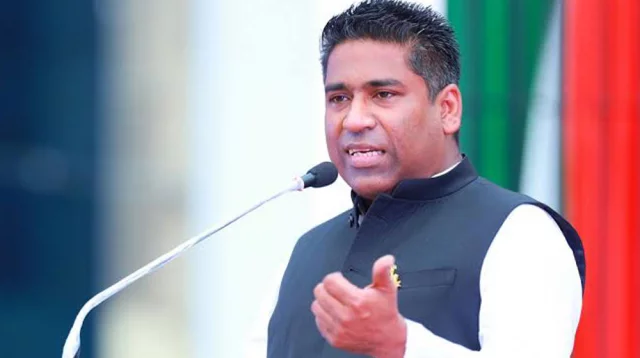 স্বতন্ত্র প্রার্থী হওয়ার জন্য মনোনয়নপত্র নিলেন সাদিক আব্দুল্লাহ