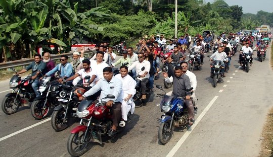 বরিশালের মহাসড়ক ক্ষমতাসীন দলের নেতাকর্মীদের দখলে