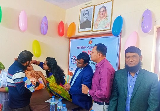 কাউখালীতে জাতীয় ভিটামিন এ প্লাস ক্যাম্পেইন উদ্বোধন