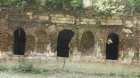 পিরোজপুরে স্বরুপকাঠির বাবোরিয়া মসজিদ ভগ্নদশায়