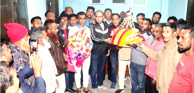 বরিশালে বিএনপি ছেড়ে অর্ধশতাধিক নেতাকর্মীর আ’লীগে যোগদান