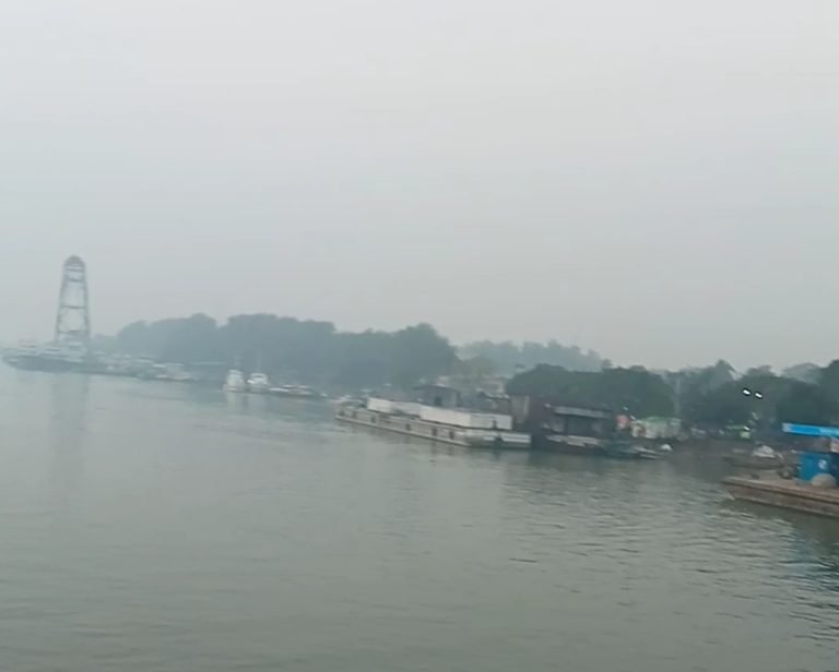 বরিশালে জেঁকে বসেছে শীত