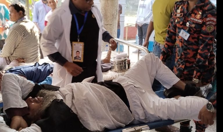 বরিশালে প্রধানমন্ত্রীর জনসভায় শাম্মী-পঙ্কজ অনুসারীদের সংঘর্ষ, একজনের মৃত্যু