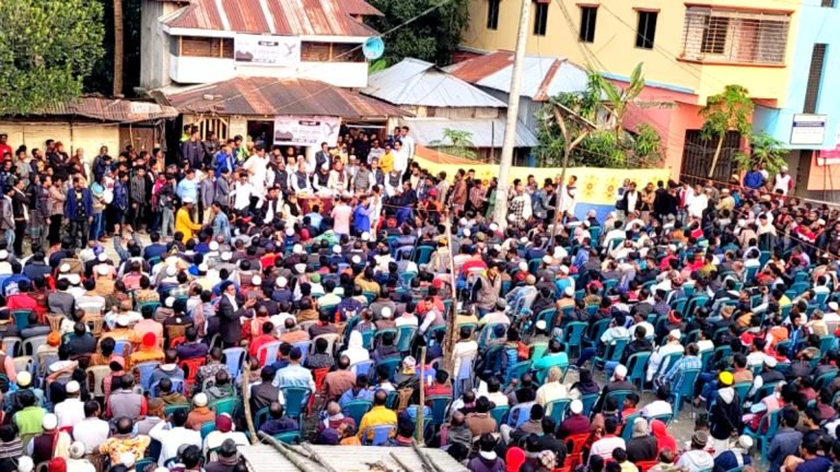 সোনার নৌকায় দৈত্য ঢুকেছে