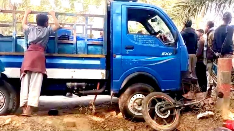 পটুয়াখালীতে পিক-আপের ধাক্কায় গুরতর আহত দুই