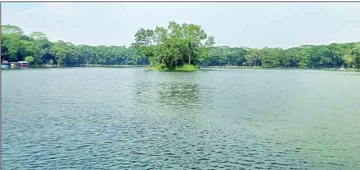 দেশজুড়ে নাম-খ্যাতি ছড়িয়েছে বাবুগঞ্জের দুর্গাসাগর দীঘি