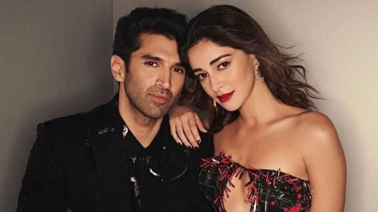 ‘বন্ধুত্বের চেয়েও বেশি, কিন্তু প্রেম নয়’ সম্পর্কে আদিত্য-অনন্যা