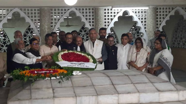 হোসেন শহীদ সোহরাওয়ার্দীর সমাধিতে আ.লীগের শ্রদ্ধা