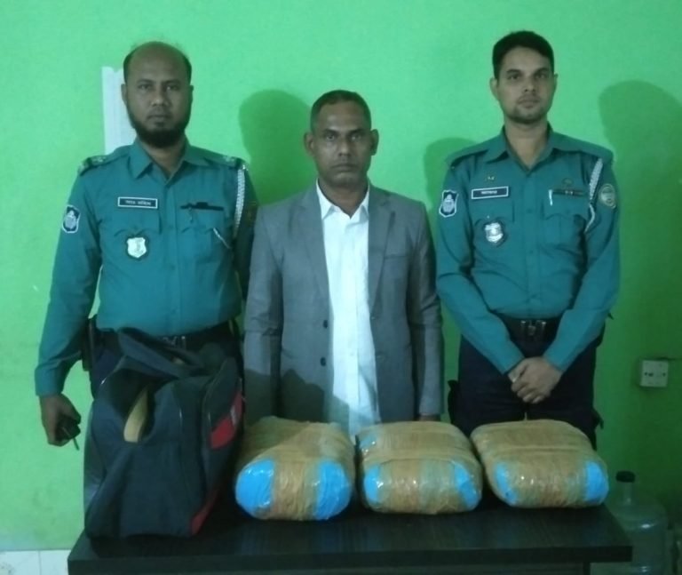 বরিশালে ৬ কেজি গাঁজা সহ ব্যবসায়ী আটক