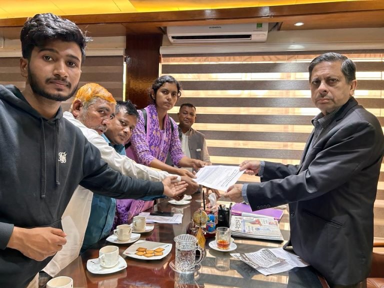 যানজট, দুর্ঘটনা ও জলাবদ্ধতা রক্ষার দাবিতে বরিশালে মানববন্ধন ও স্মারকলিপি